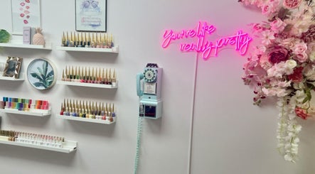 Pretty Me Up Nail & Beauty Bar