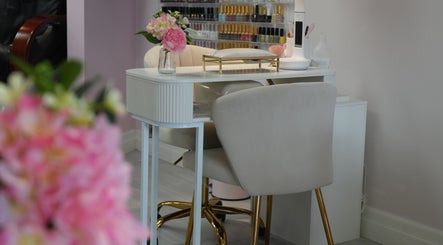 Pretty Me Up Nail & Beauty Bar изображение 3