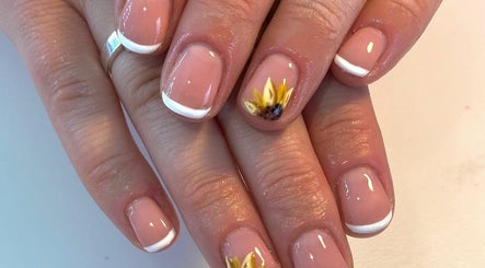 Lauren Hare Makeup / For Your Nails Only image 3