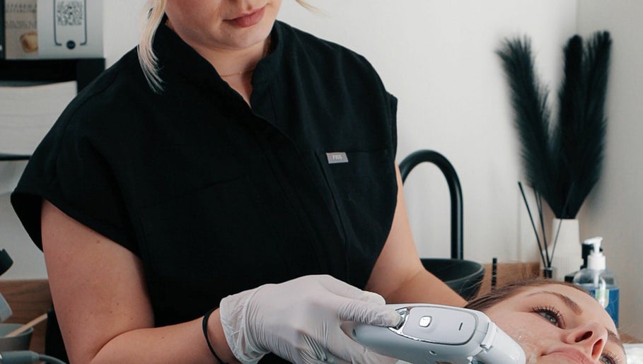 GLE LASER SKIN AESTHETICS - Grimsby – obraz 1