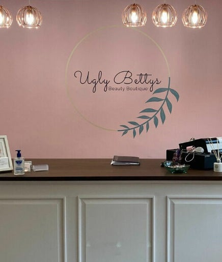 Ugly Bettys Beauty Boutique 2paveikslėlis