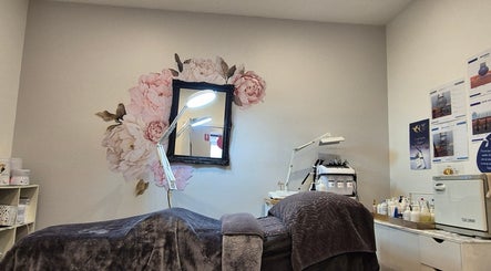 Femme Fatale Beaut - E Salon
