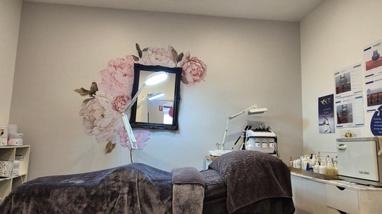 Femme Fatale Beaut - E Salon