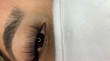 Bellelashesx image 3