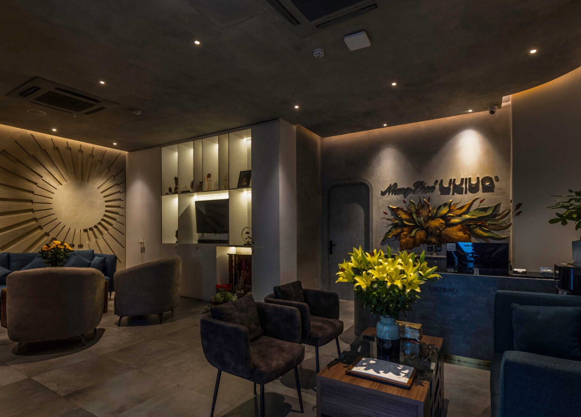 Chic lounge area at NP Brows & Lashes x Ukiyo Spa in Ho Chi Minh, VN with modern decor and soft lighting.