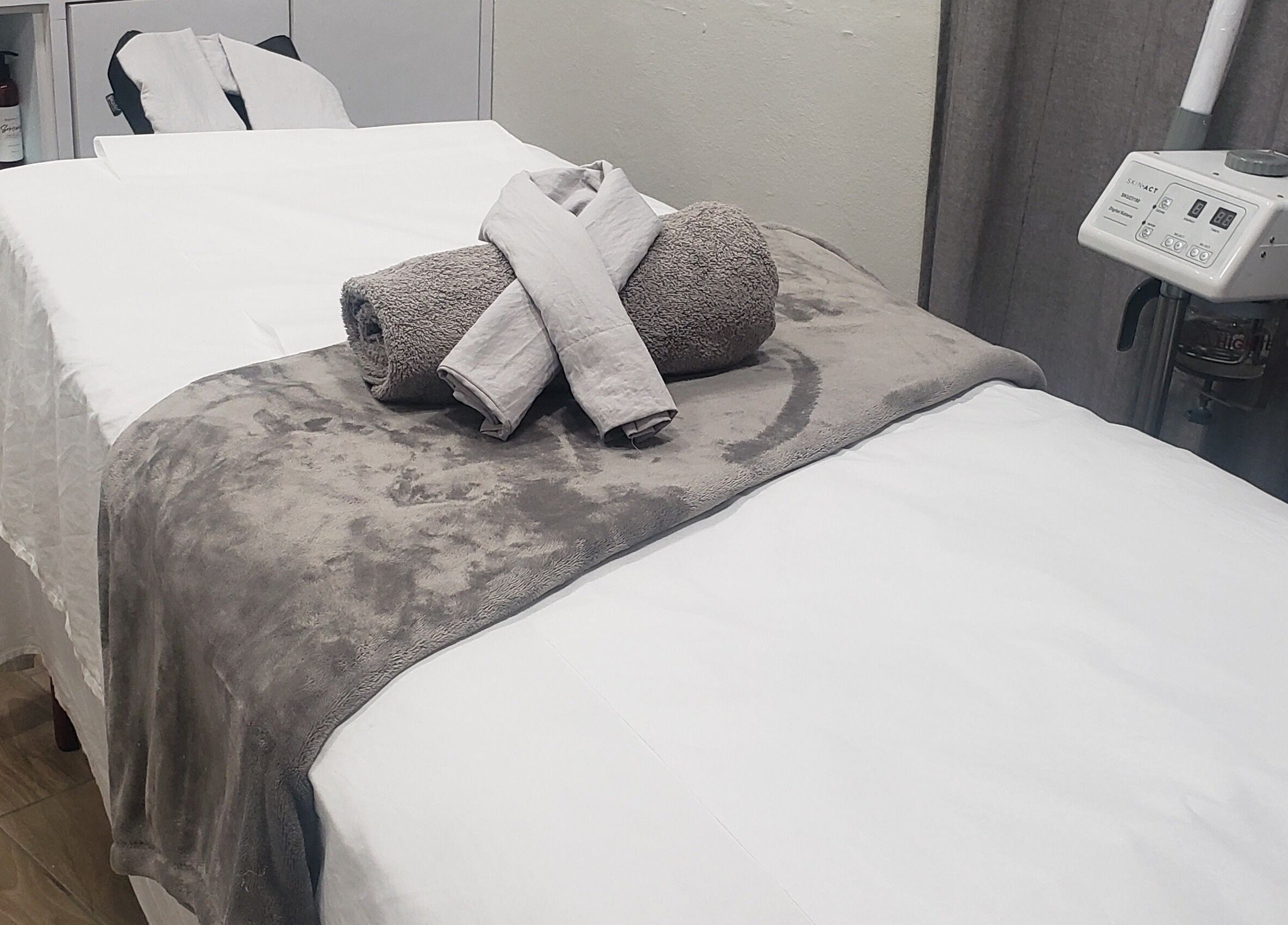 Relaxing spa treatment bed at Skin Beautii by Robinson Rd, Nassau, New Providence, BS with plush towels.