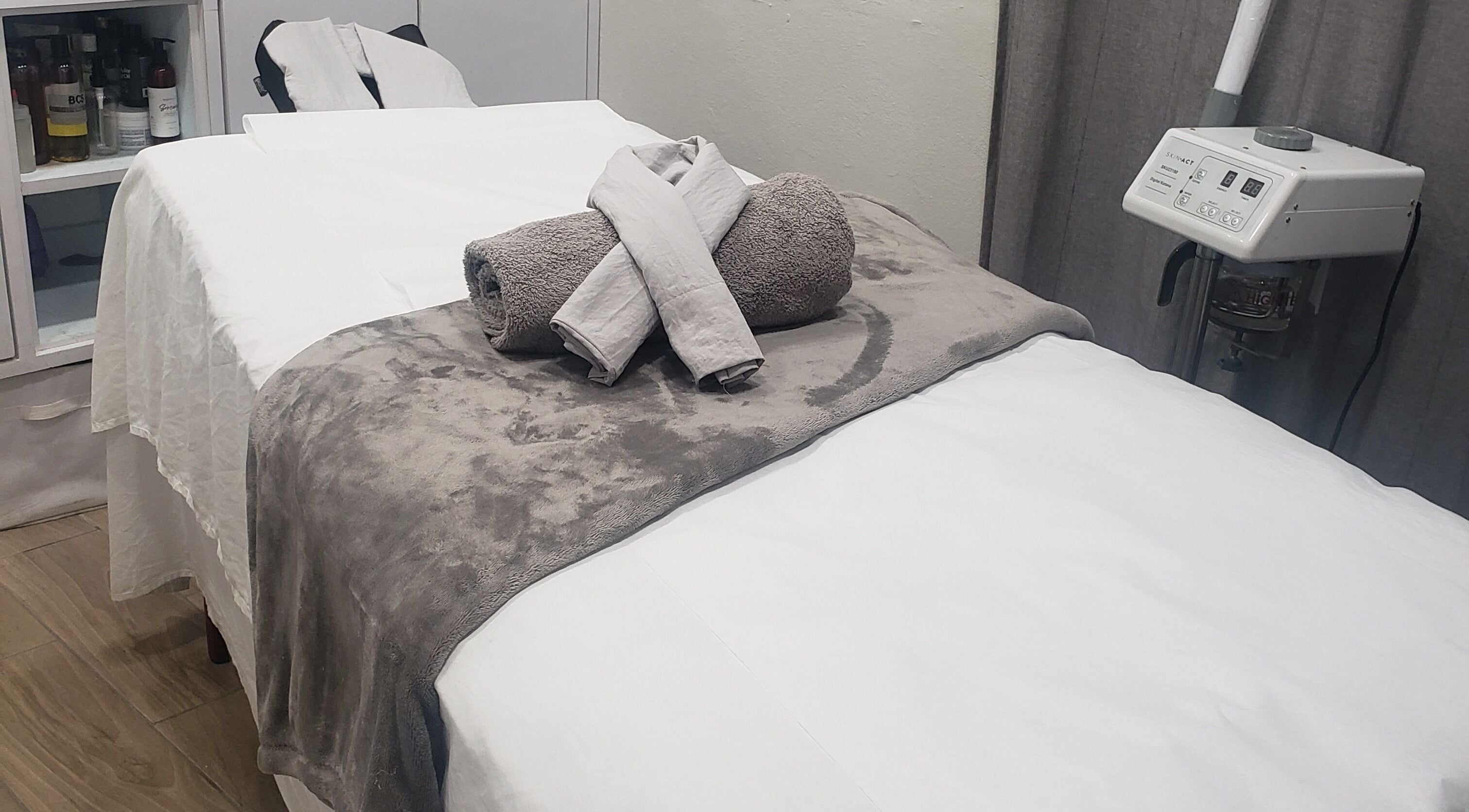 Relaxing spa treatment bed at Skin Beautii by Robinson Rd, Nassau, New Providence, BS with plush towels.