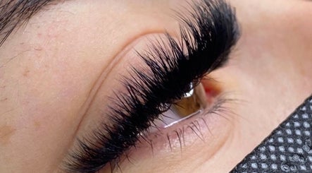 Classy Lash Goddess Claremont CPT image 2