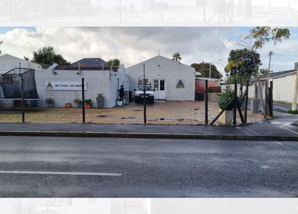 Exterior view of Limitless Beauty (Heathfield CPT) located in Cape Town, Western Cape, ZA, showcasing its unique facade.