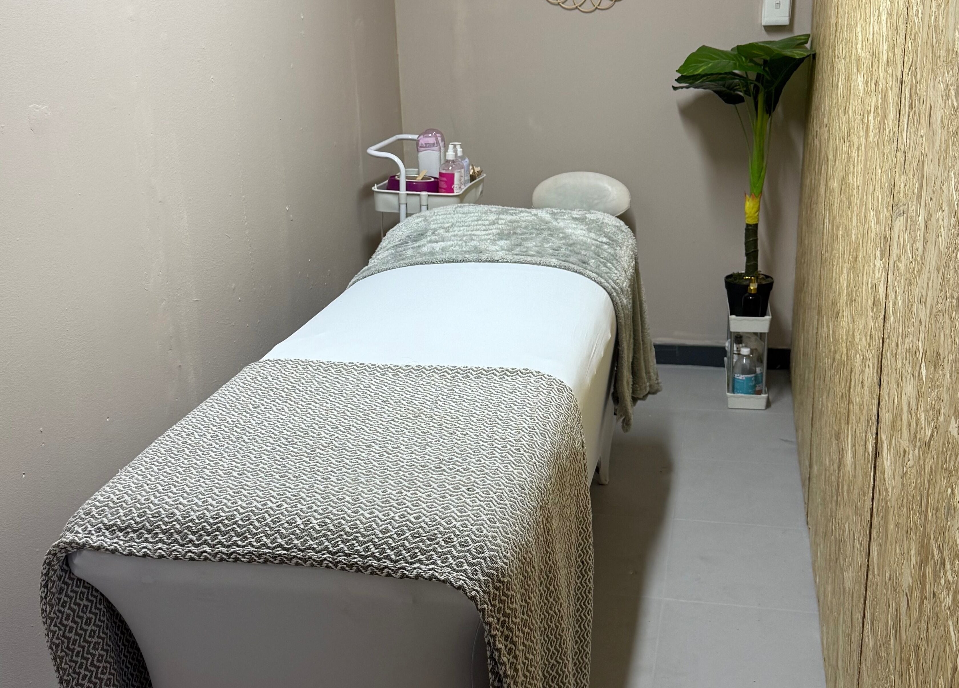 Peaceful massage room at Goddess Glow Pedi & Wax Bar, Cape Town, Western Cape, ZA, offering relaxation and comfort.