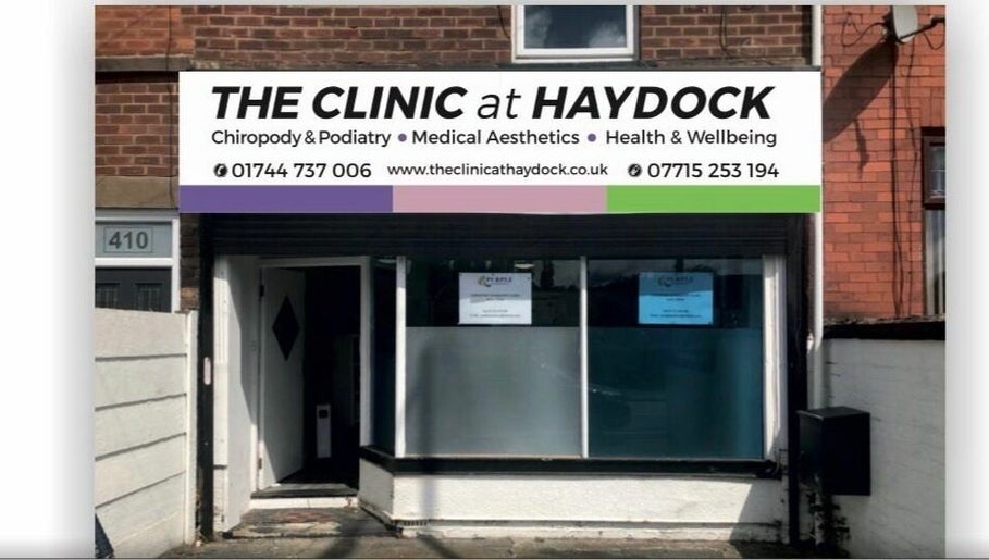 The Clinic at  Haydock, bild 1