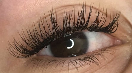B-lashed  image 3