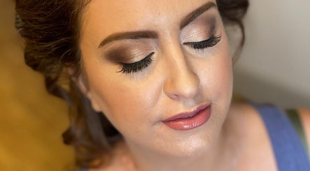 E.F.H Beauty - Wedding Hair and Makeup afbeelding 3