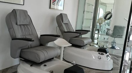 iCare Salon image 2