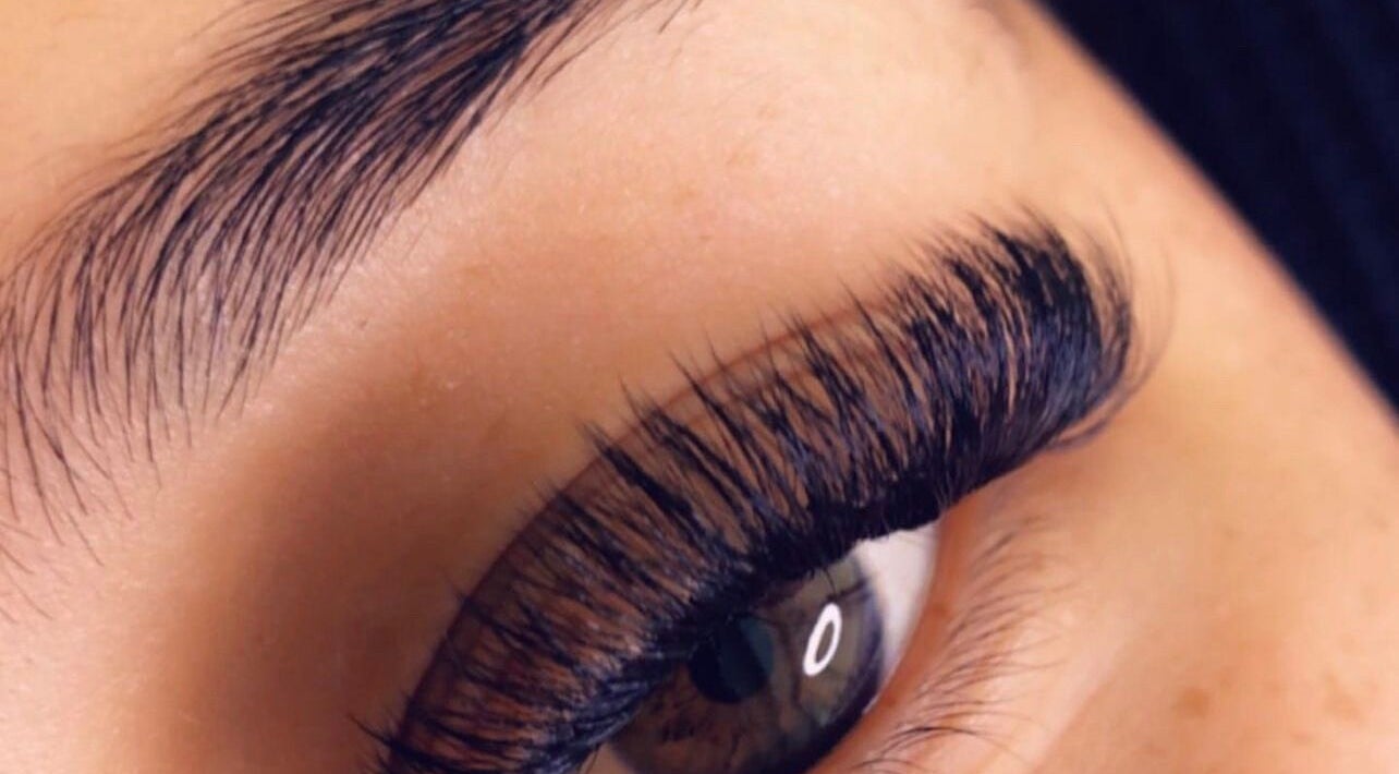 Elegant eyelash extensions at Sugar Plum Studio, Hamilton, Waikato, NZ enhance natural beauty.