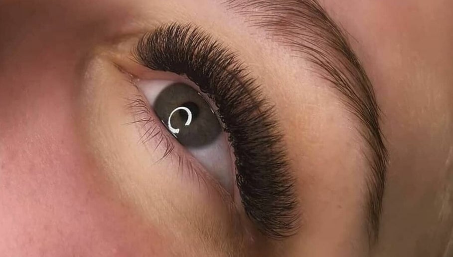 Indioak Lash and Brow studio  image 1