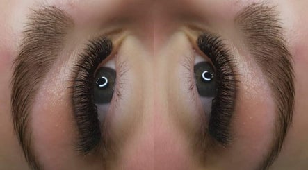 Indioak Lash and Brow studio  image 3