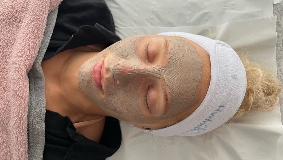 Relaxing clay mask facial at Beau.t, Horsham, England, GB, enhancing skin rejuvenation and tranquility.