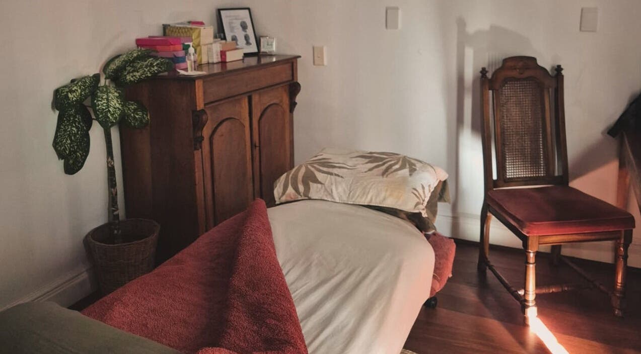 Cozy massage room at Aurora Bodywork Mobile Massage, Perth, Western Australia, AU. Elegant chair and lush decor.