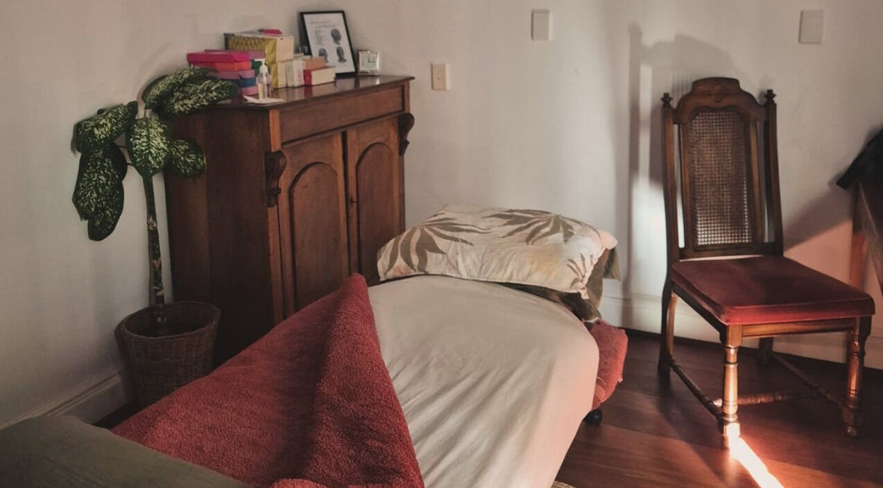 Cozy massage room at Aurora Bodywork Mobile Massage, Perth, Western Australia, AU. Elegant chair and lush decor.