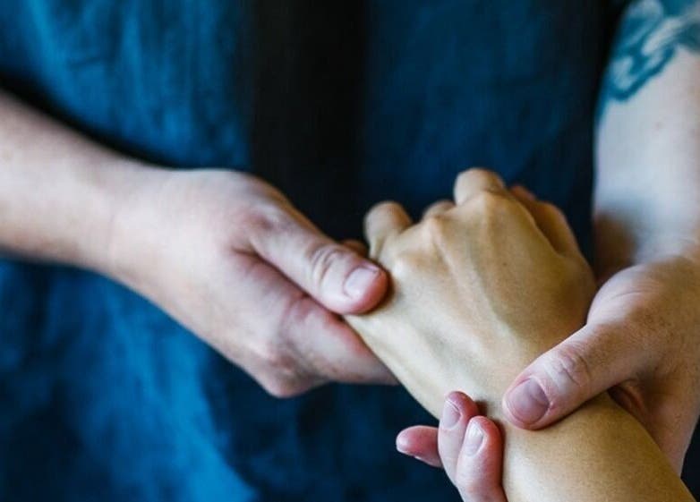 Hands giving a relaxing massage at Aurora Bodywork Mobile Massage, Perth, Western Australia, AU.