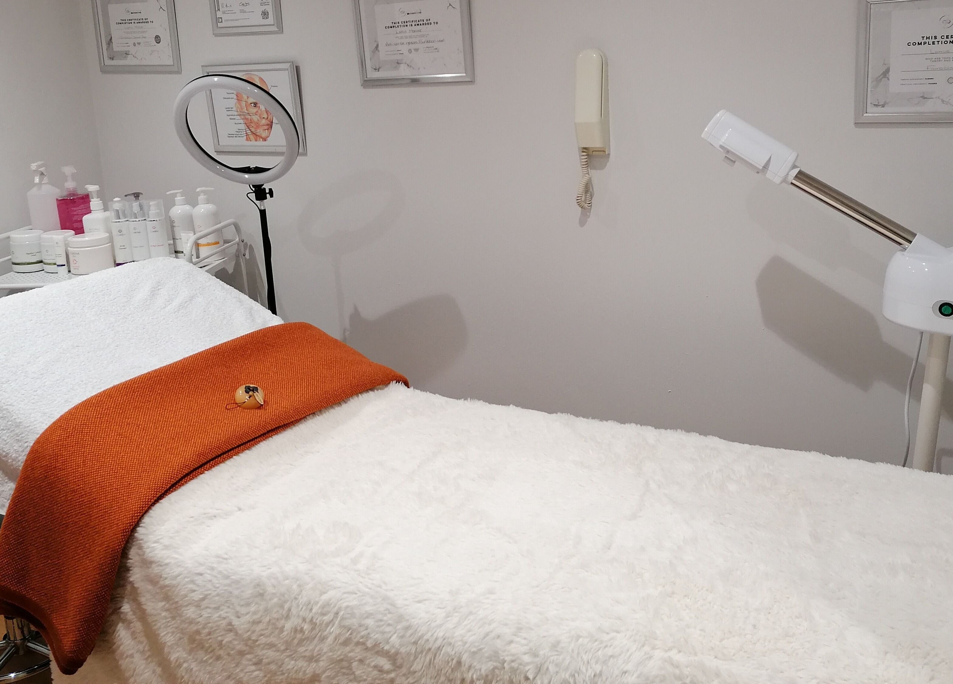 Relaxing spa treatment room at Lamis Aesthetics in Timperley, England, GB with plush bed and soothing décor.