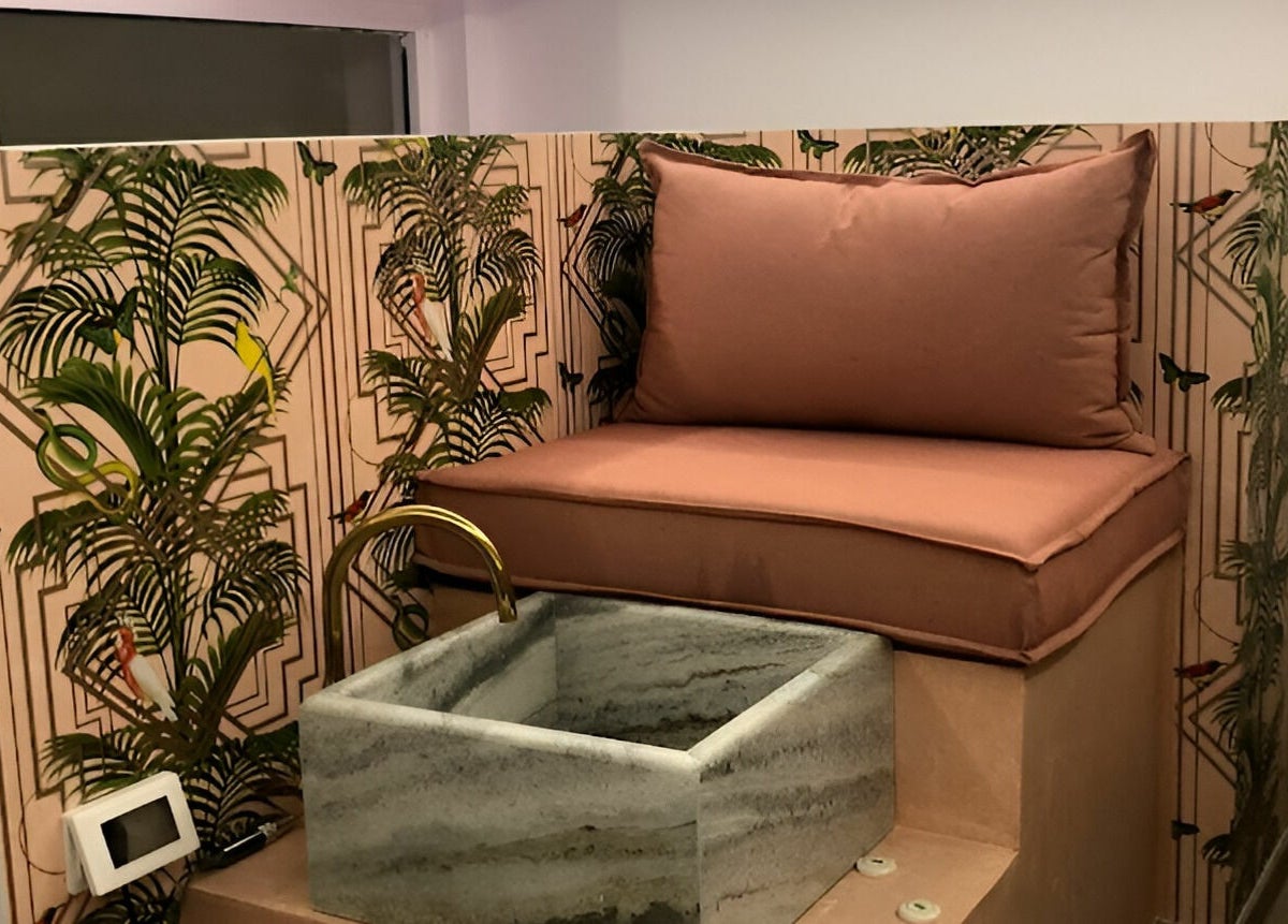 Relaxing corner with plush seating and foot bath at Oh My Spa, Argostoli, GR.