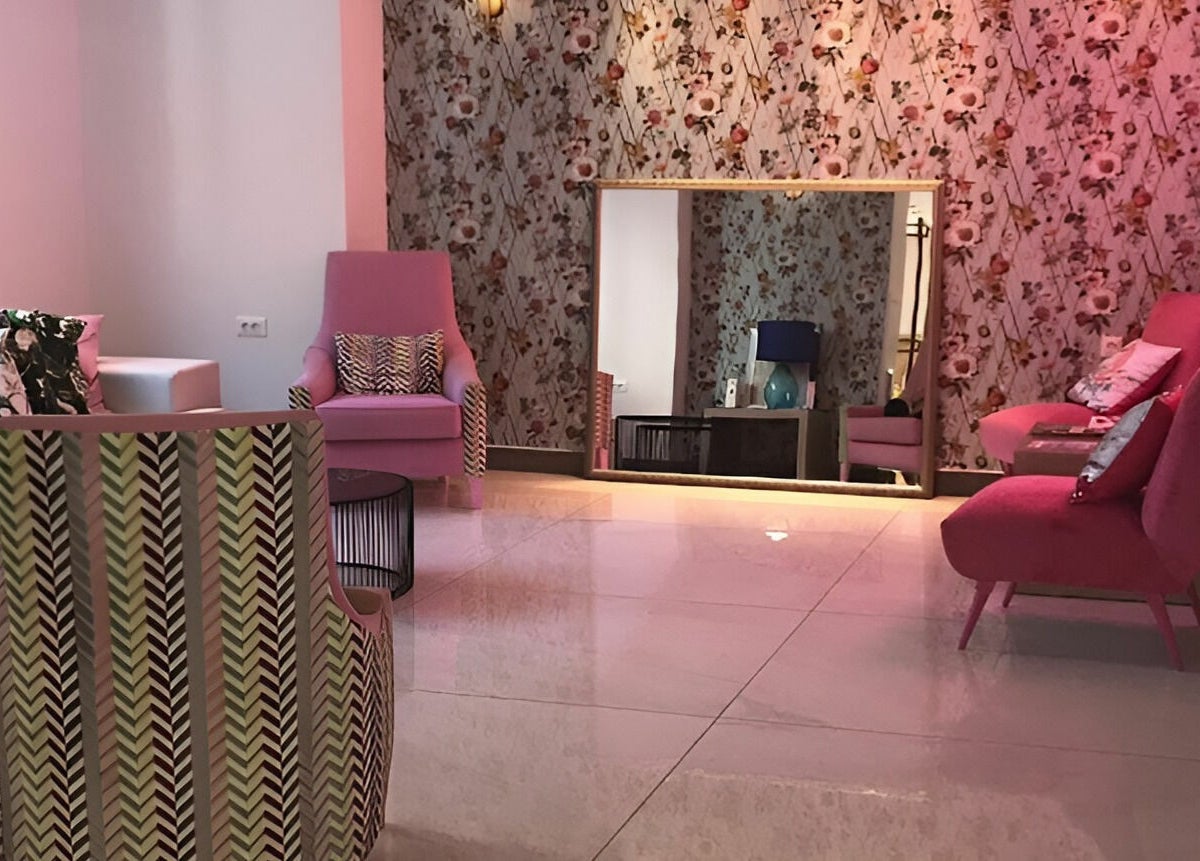 Chic floral-themed lounge at Oh My Spa in Argostoli, GR, featuring stylish pink seating and elegant decor.