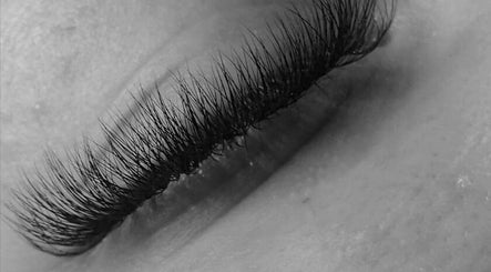 MC Lashes and Beauty image 3