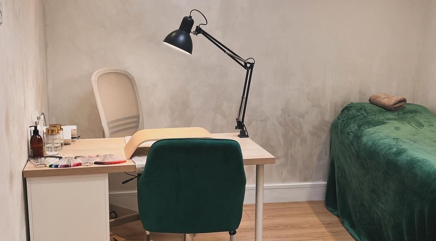 Calm beauty room at Flourish Beauty Studio, Sawbridgeworth, England, GB with modern decor and a massage table.