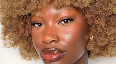 Ava Lashes image 2