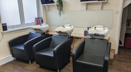 No.77 Hair Salon Coulsdon – kuva 3