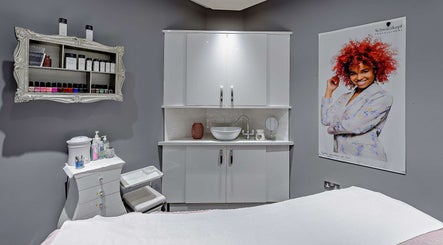 Chewys Hair & Beauty image 3