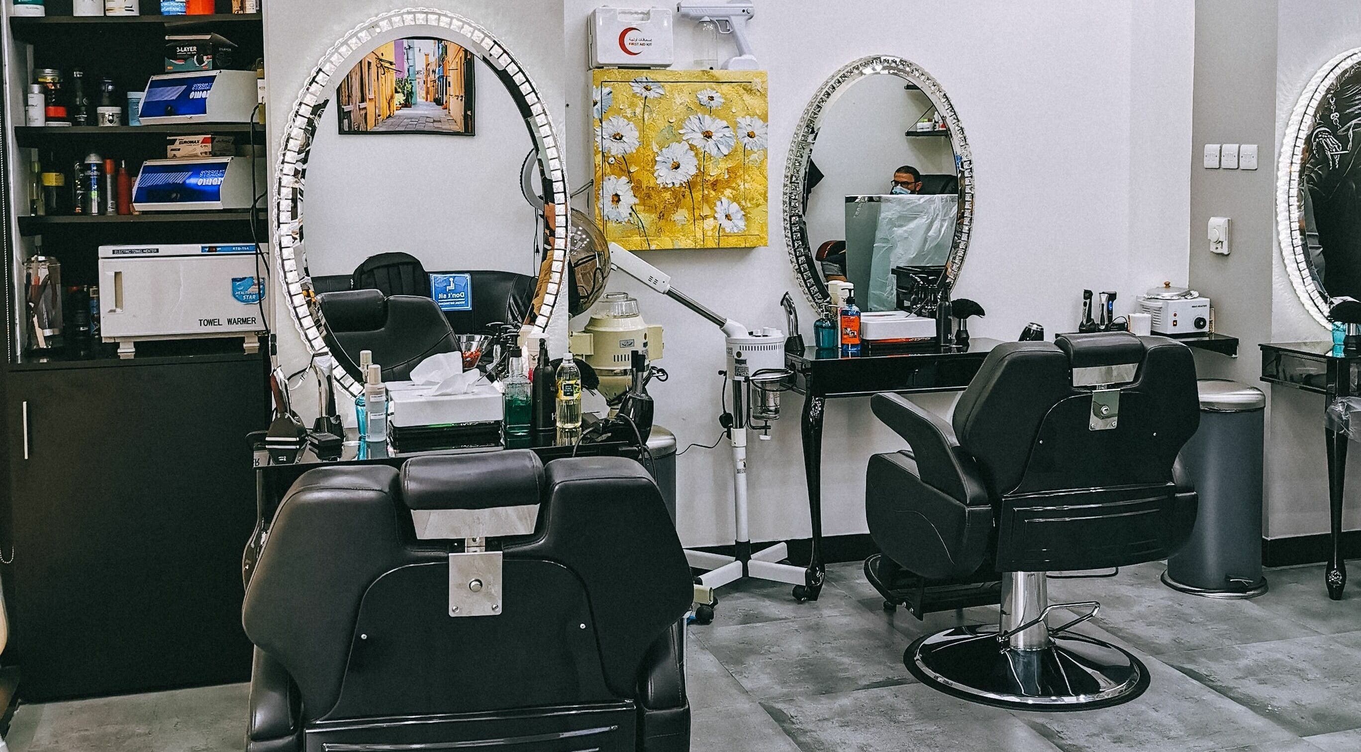 Modern styling area at 5 Degrees Gents Salon, Dubai, AE, featuring sleek chairs and elegant decor.