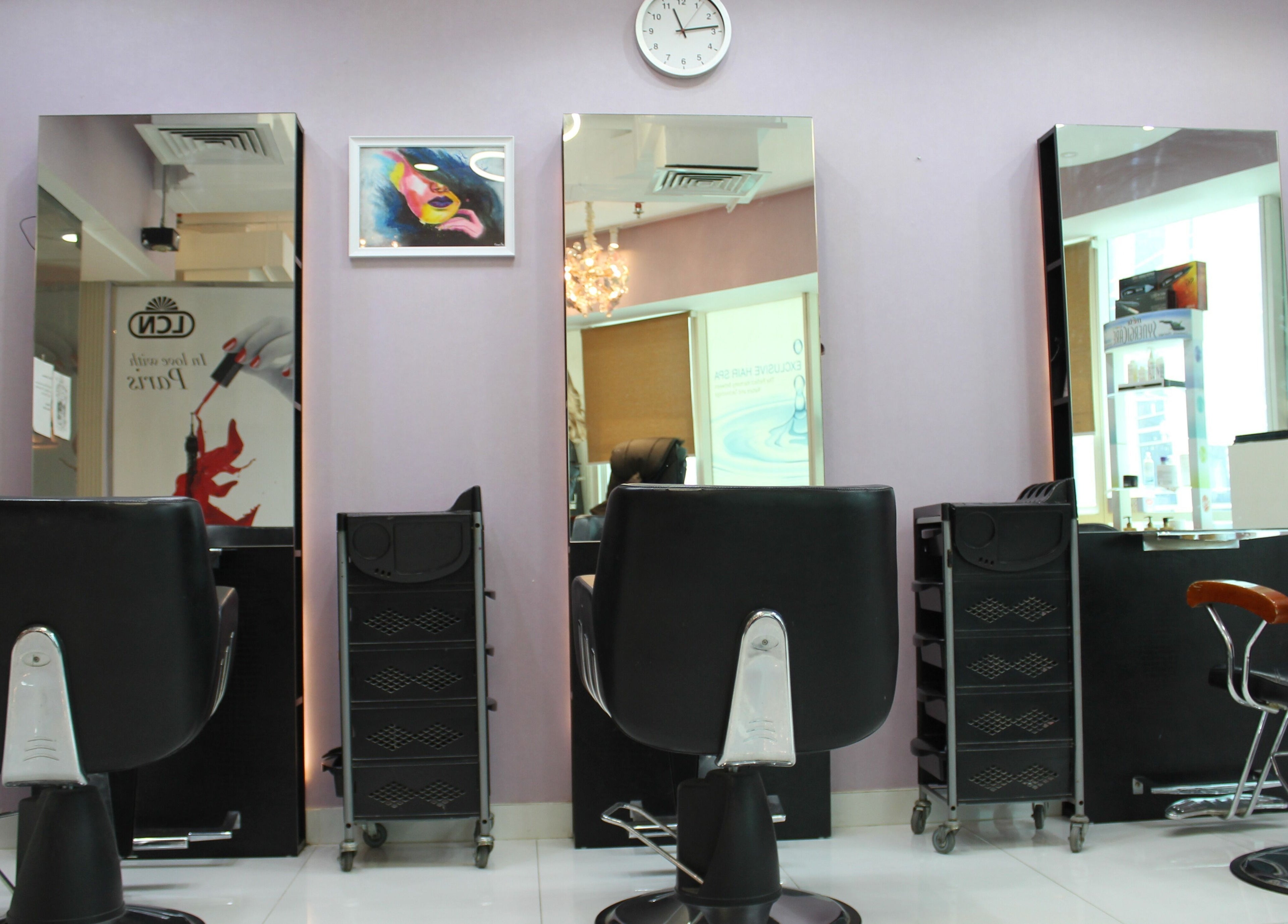 Elegant salon chairs and mirrors in Beauty Beat DMCC, Dubai, Dubai, AE.