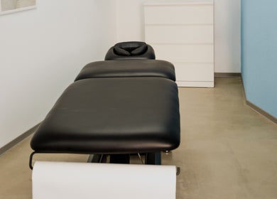 Comfortable massage table in Physio Vichas Αγλαντζιά therapy room, Αγλαντζιά, Λευκωσία, CY.