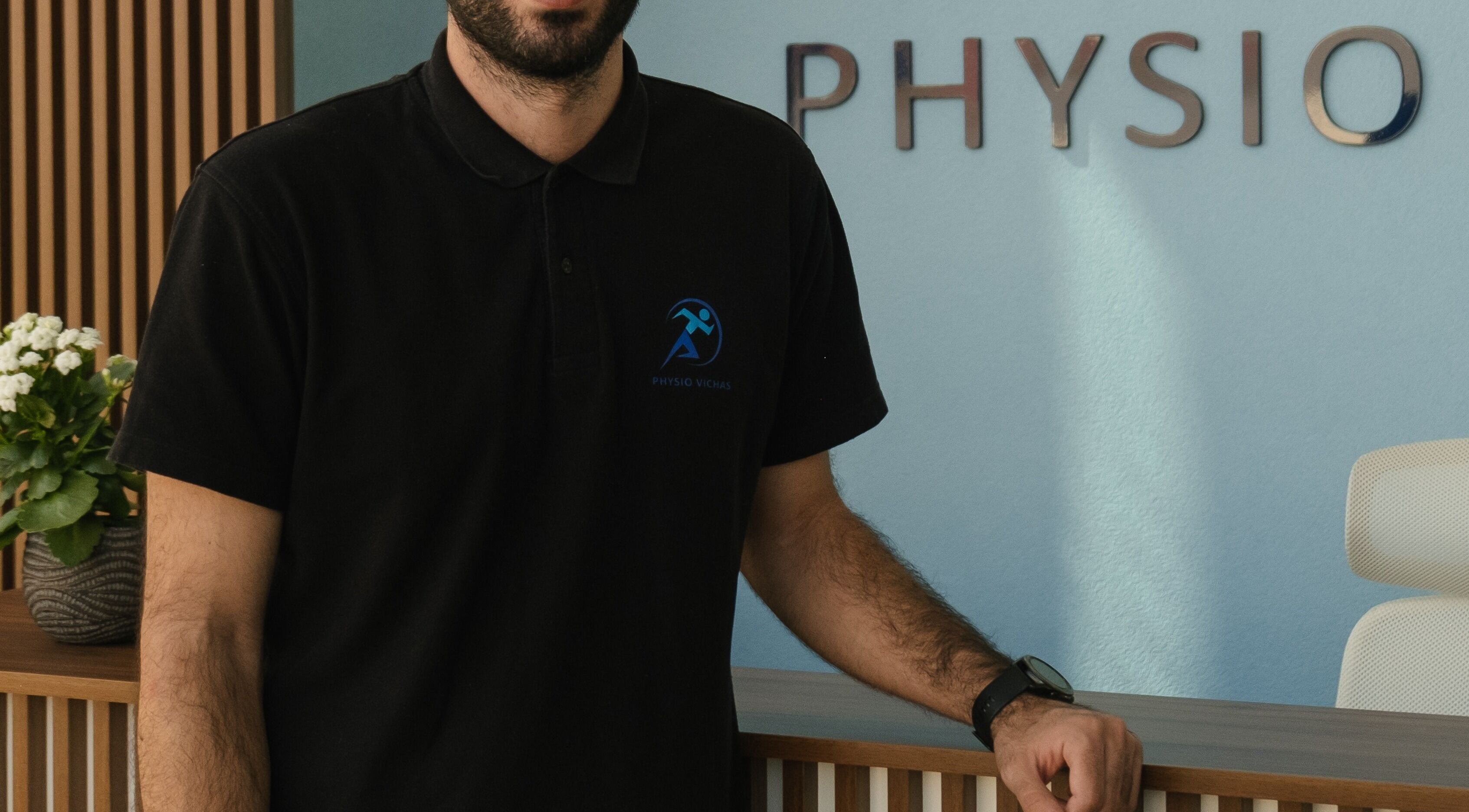 Reception at Physiovichas Strovolo, Strovolos, Lefkosia, CY, featuring welcoming staff.