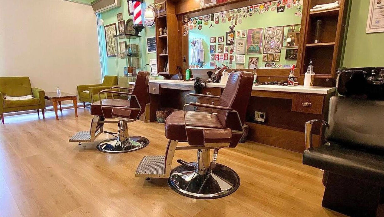 Elegant barber chairs at Antonio Barbero in Mesa Geitonia, Limassol, CY, showcasing a stylish interior.