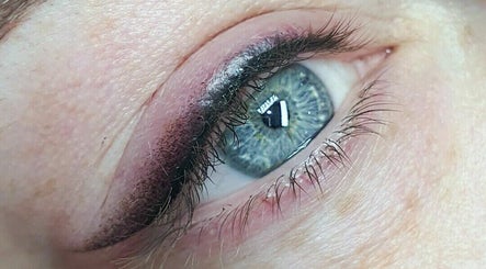 Totally Deluxe Permanent Makeup image 3