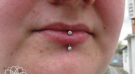 Blue Diamond Piercings slika 3