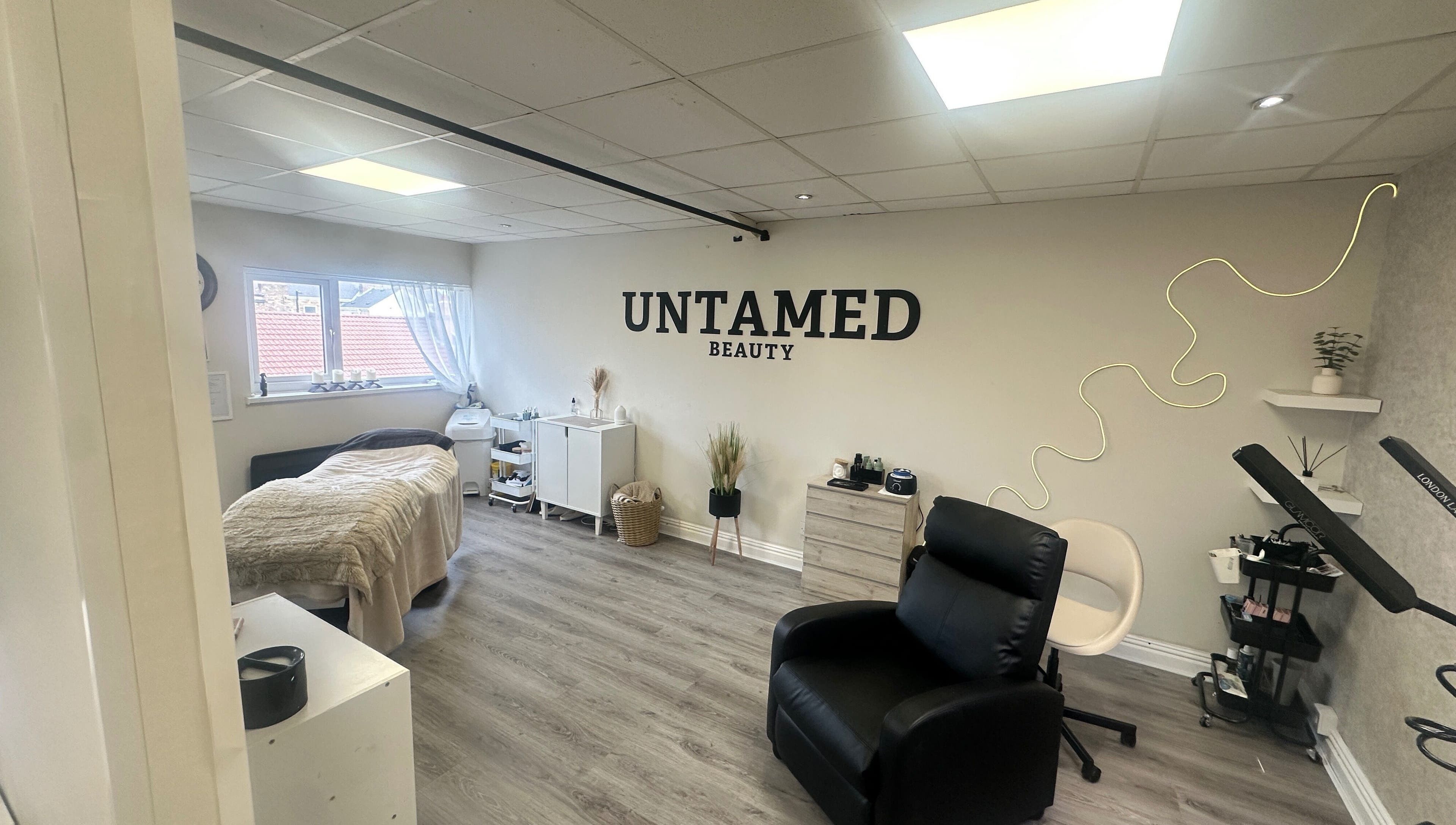 Serene treatment room at Untamed Beauty by Kelly in Consett, England, GB with soothing decor.