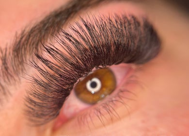 Close-up of lush lashes at Flashy Lashies & Beauty in Lethbridge Park, New South Wales, AU.