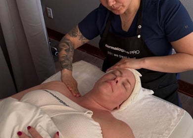 Facial massage at The Facial And Wellness Society, The Woodlands, Texas, US, ensures relaxation and rejuvenation.