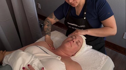 Facial massage at The Facial And Wellness Society, The Woodlands, Texas, US, ensures relaxation and rejuvenation.