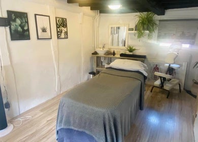 Relaxing therapy room at Eden Beauty & Holistics - Bidford, Bidford-on-avon, England, GB.