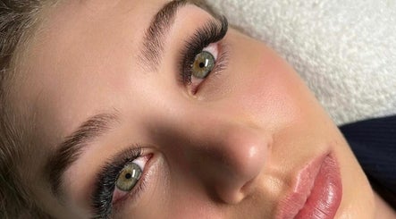55 Eyelash Extensions image 3
