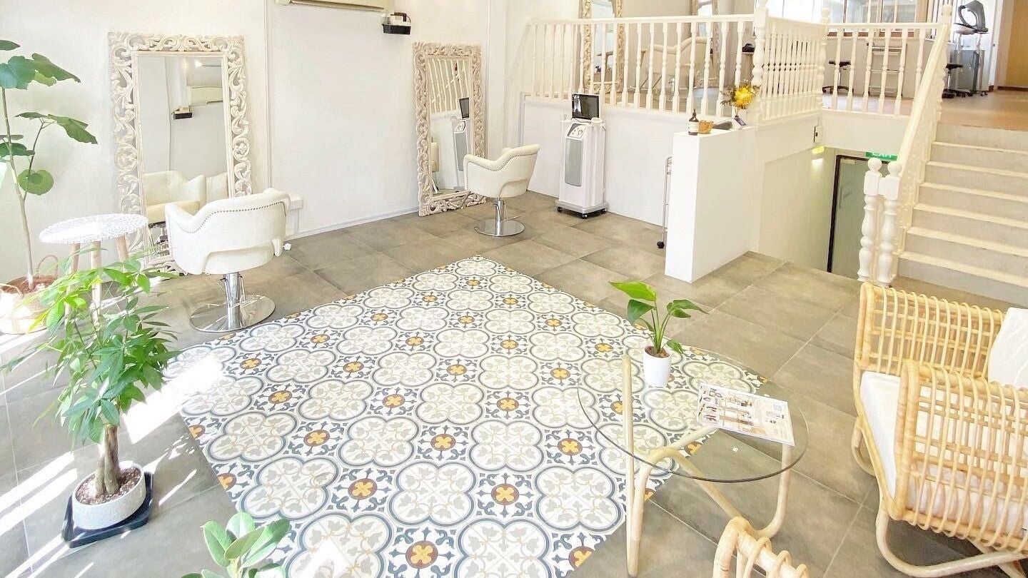 Elegant interior of Sankakkei Duxton Road salon, Singapore, Singapore, SG, featuring modern decor and comfortable seating.