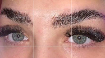 Lashes by Molly imaginea 2