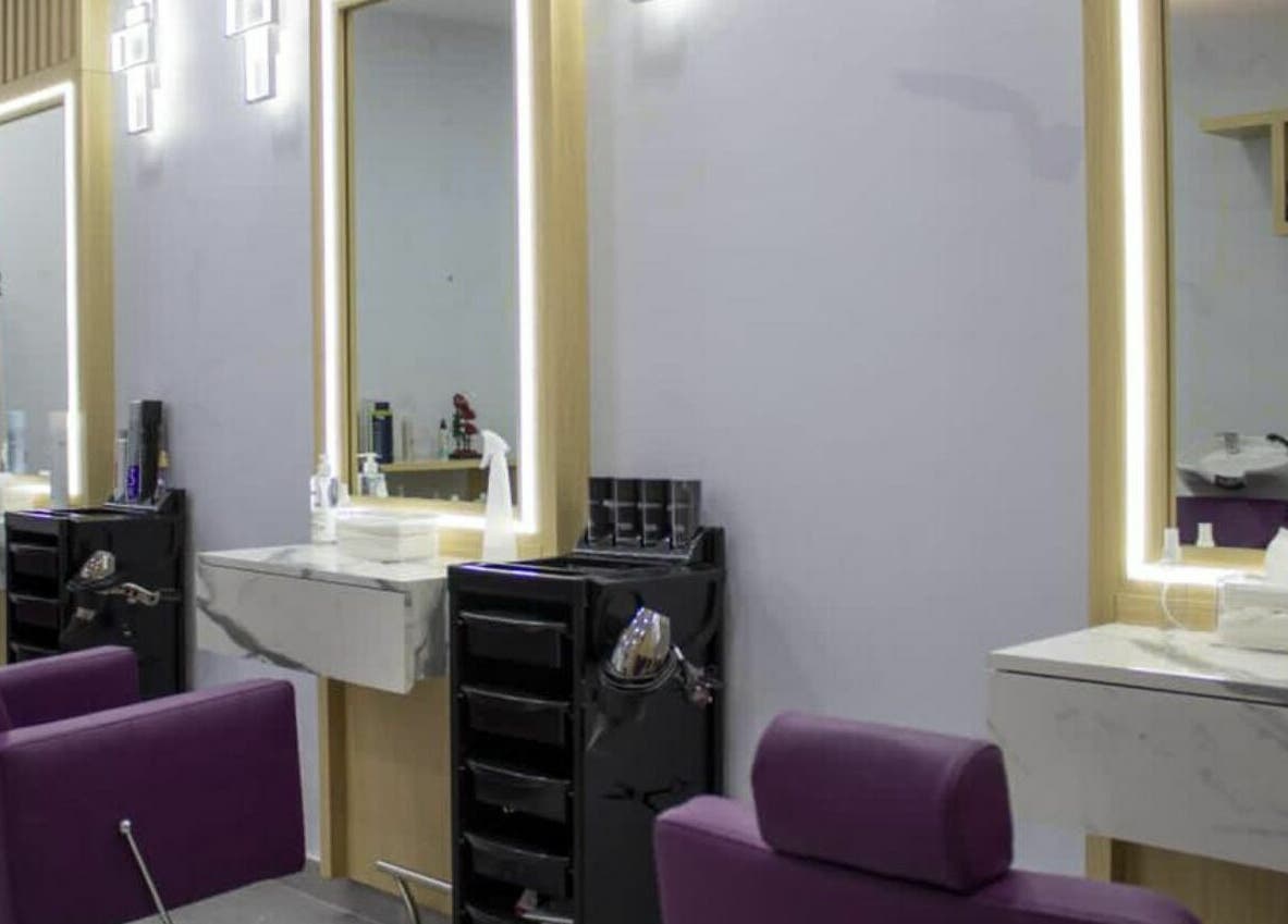 Elegant styling stations at Feels Beauty Lounge and Spa, Abu Dhabi, AE, showcasing modern beauty amenities.