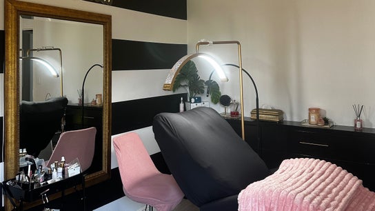 Yolandie’s Lash Extensions and Aesthetics